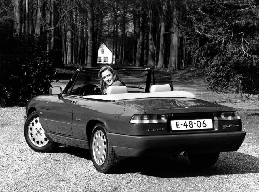  Alfa Romeo Spider 2.0 (115.A1) 1990 года  (фото 21 из 35)